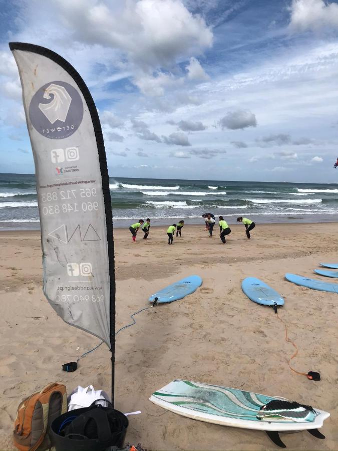 Getwet Surfcamp II Hostel กอสตา ดา กาปาริกา ภายนอก รูปภาพ